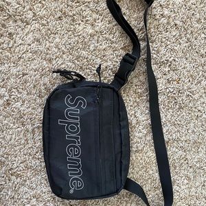 Supreme waistbag/fannypack